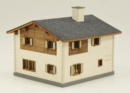 1670 Fertigmodell Bündner Wohnhaus "Chesa Alvra" (Spur H0)